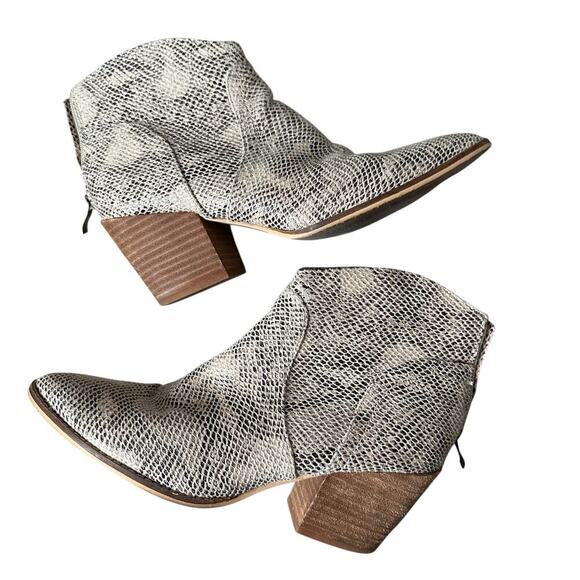 Beast Faux Reptile snakeskin Bootie Shoes heeled boots Size 9 - Picture 1 of 8